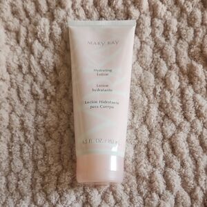 Mary Kay Hydrating Lotion in Soft Pink Tube